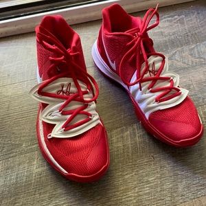 Men’s 5 Kyrie Irving size 7.5. Women’s size 9.